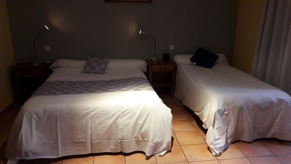 Logis Hotel De L'Etang Cucuron Bagian luar foto