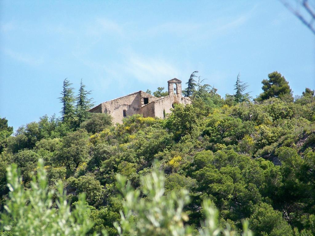 Logis Hotel De L'Etang Cucuron Bagian luar foto