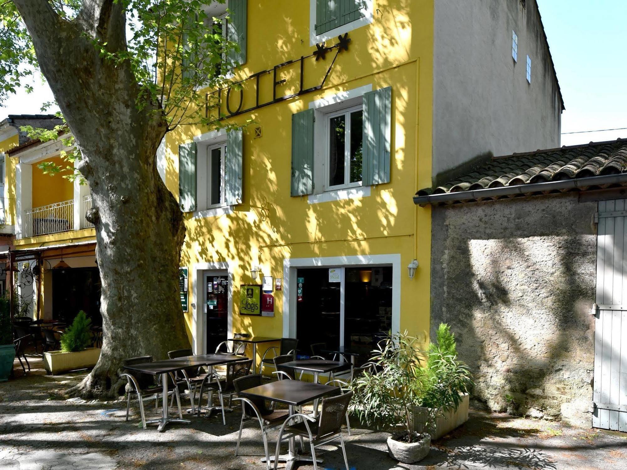 Logis Hotel De L'Etang Cucuron Bagian luar foto