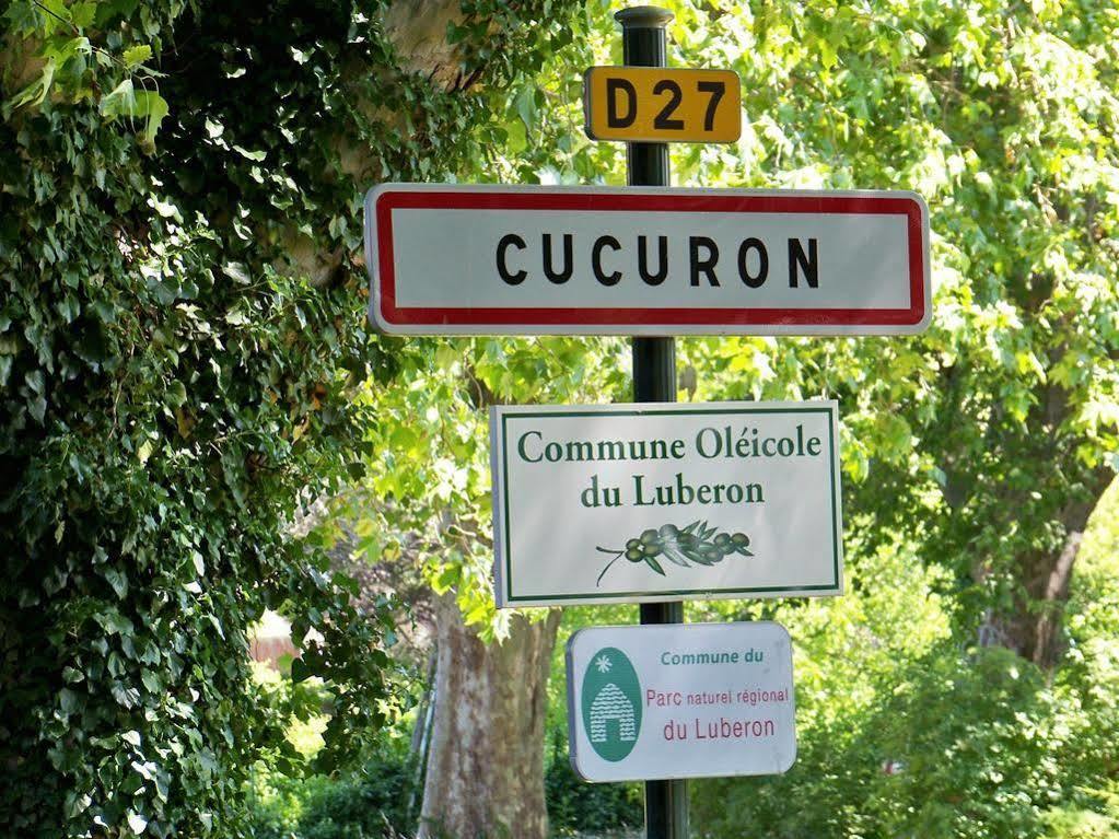 Logis Hotel De L'Etang Cucuron Bagian luar foto