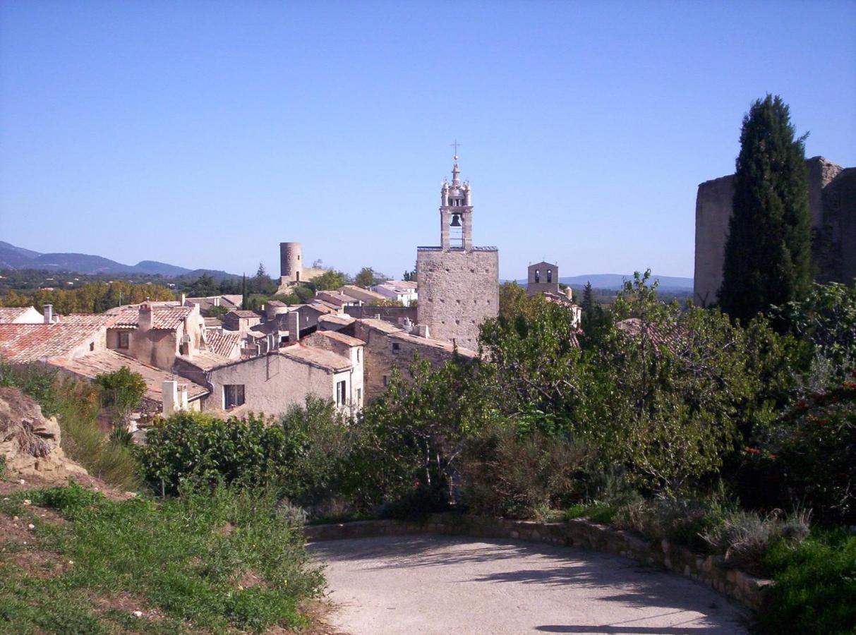 Logis Hotel De L'Etang Cucuron Bagian luar foto